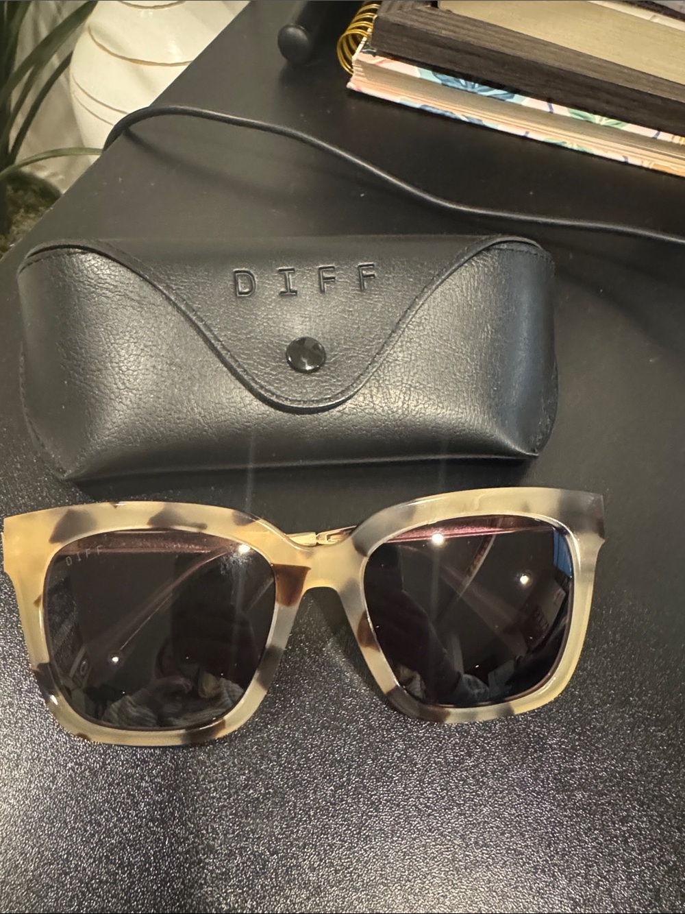 Diff Eyewear Tortoiseshell Square Sunglasses - Brown & Black (Bella)